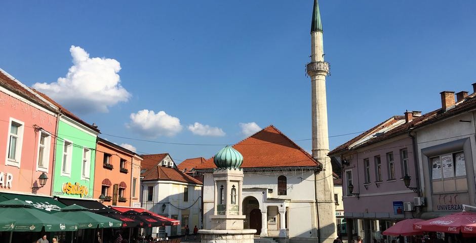 “Cum grano salis”: Tuzla, città del sale, città disobbediente